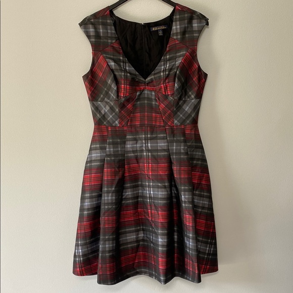 Brooks Brothers Tartan Jacquard Red and Black Women's Pleated Dress Size 12 - Picture 5 of 10